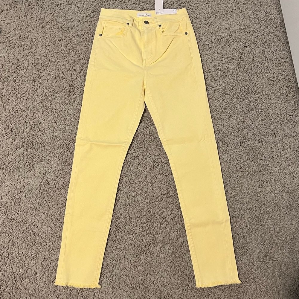Yellow skinny jeans